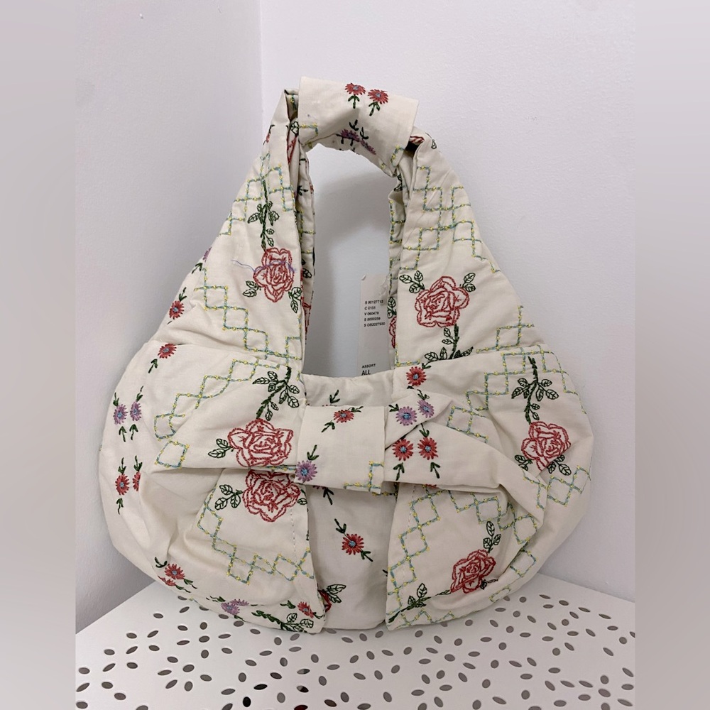 Embroidered Bow Baguette Bag - Picture 3 of 8